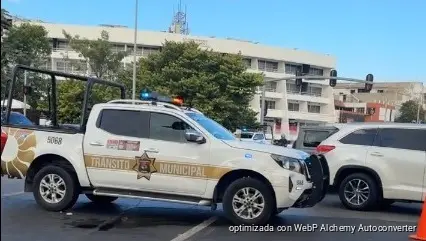 Madres buscadoras bloquean bulevar Kukulcán en Cancún para exigir localización de madre e hija desaparecidas