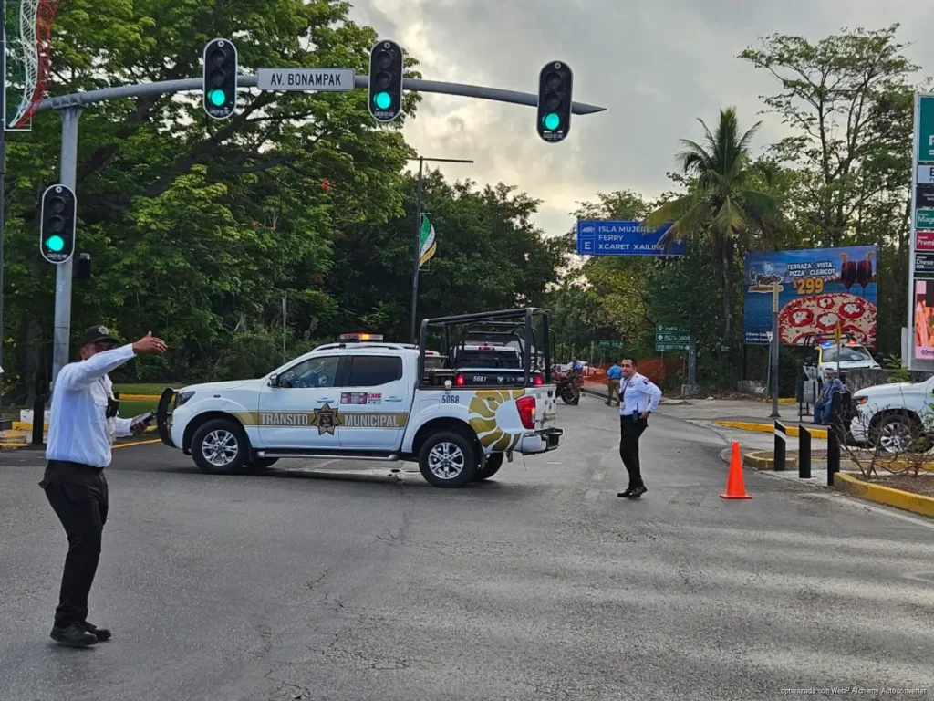 Madres buscadoras bloquean bulevar Kukulcán en Cancún para exigir localización de madre e hija desaparecidas Madres buscadoras bloquean bulevar Kukulcán en Cancún para exigir localización de madre e hija desaparecidas