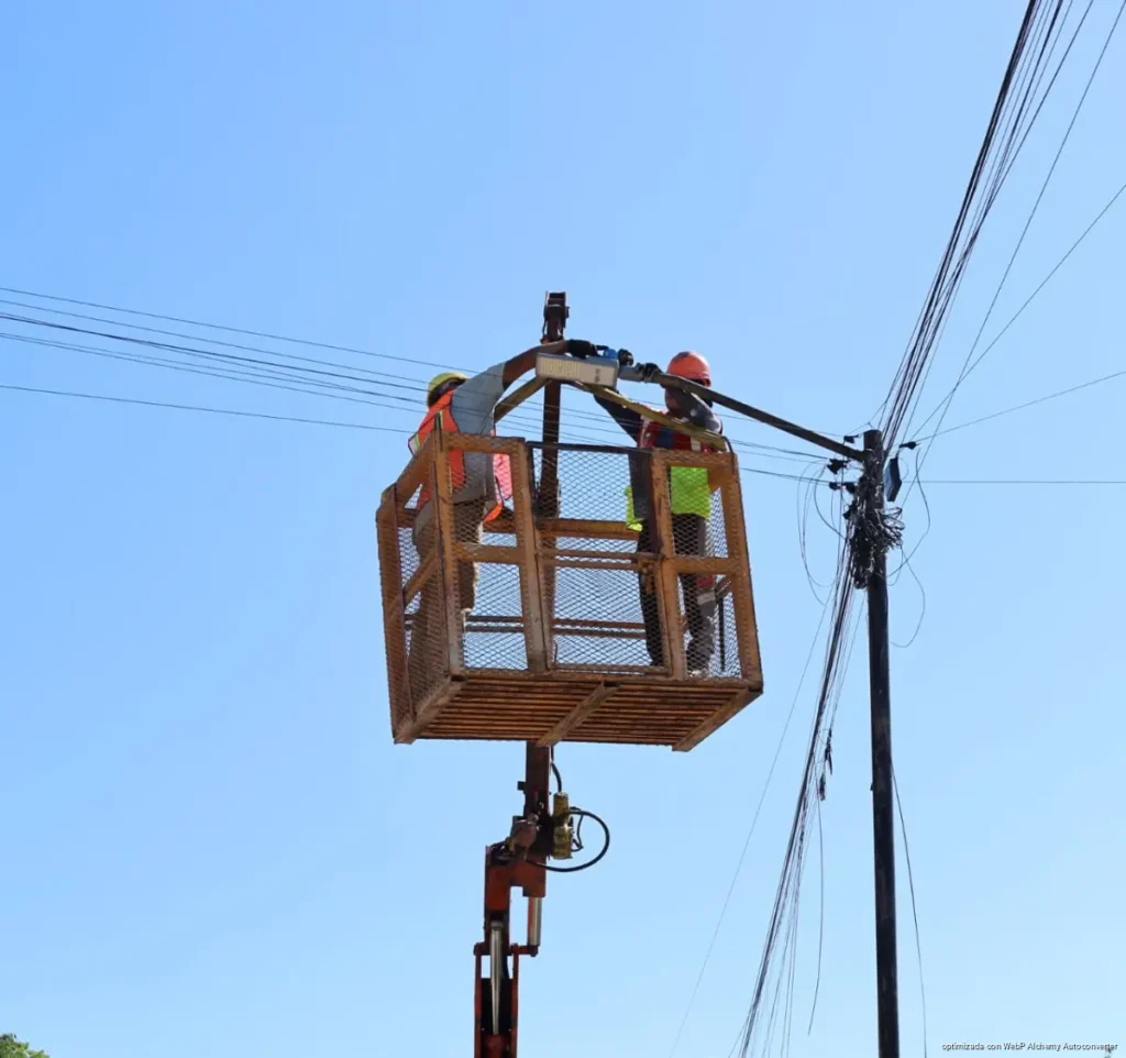 Instalan 125 luminarias LED ante inseguridad con el nuevo plan de alumbrado en Chetumal