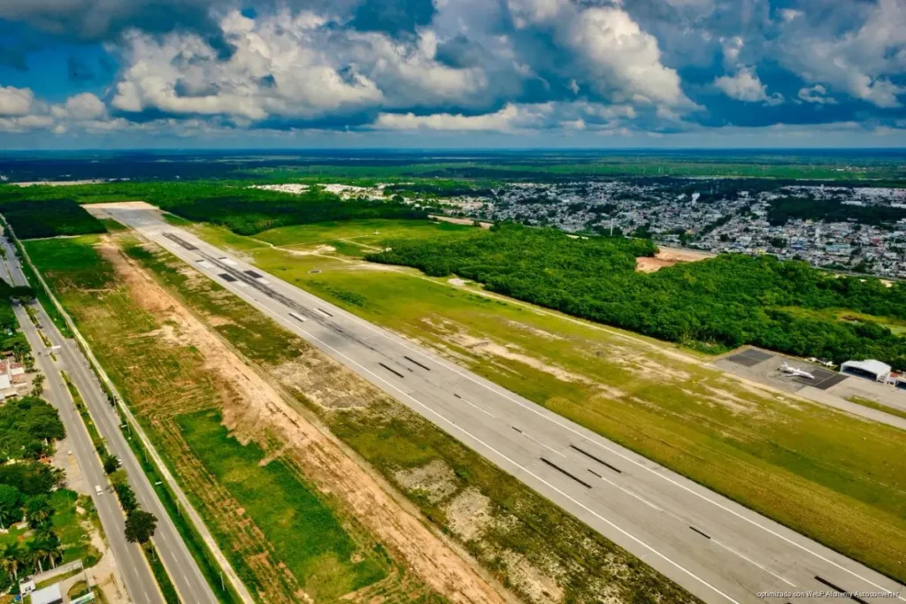 Chetumal activa sección aduanera y abre nuevas oportunidades para el comercio aéreo, con entrada y salida de mercancías por vía aérea.
