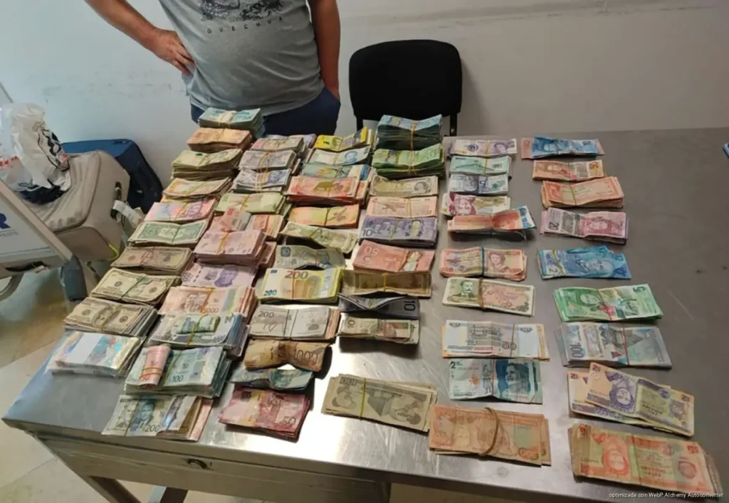 Aseguran más de 1.7 millones de pesos en efectivo durante inspección en el Aeropuerto de Cancún