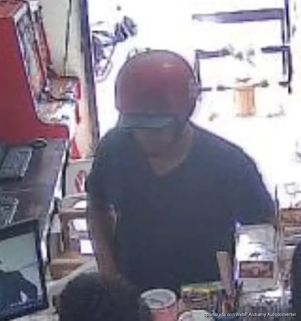 Captan en cámaras presunto robo en comercio de la Región 251 de Cancún