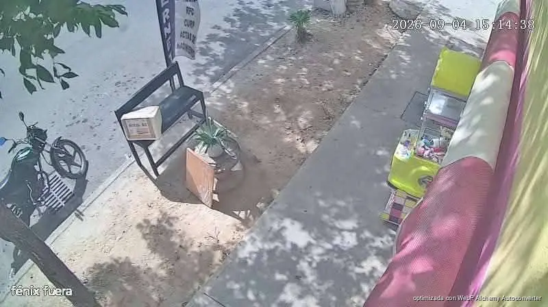 Captan en cámaras presunto robo en comercio de la Región 251 de Cancún