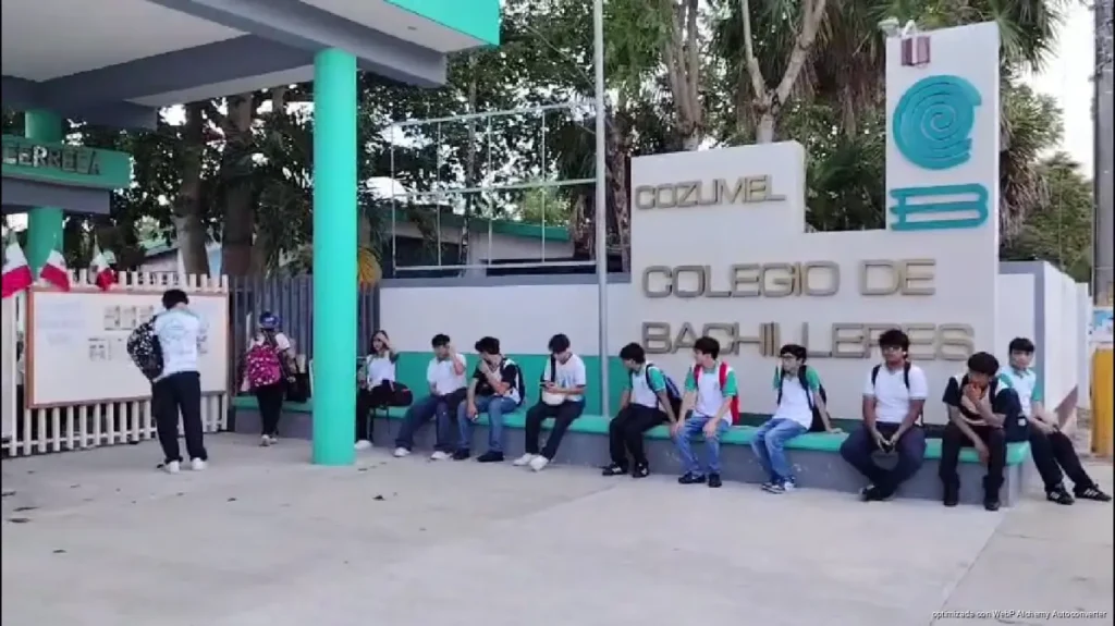 Pelea entre estudiantes de Cozumel activa protocolo en Colegio de Bachilleres Pelea entre estudiantes de Cozumel activa protocolo en Colegio de Bachilleres