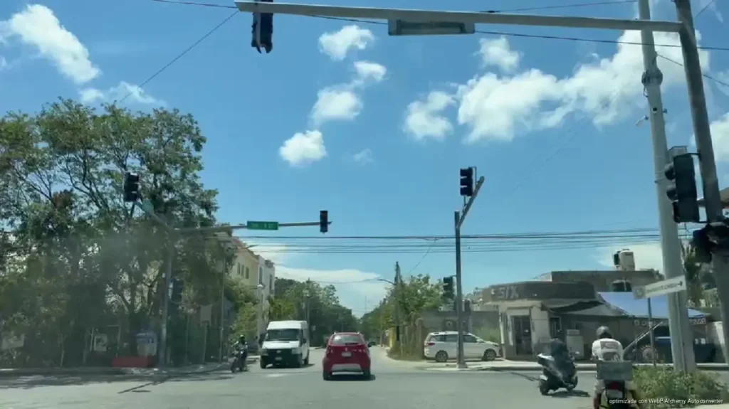 Segundo corte de energía en cuatro días golpea a comercios y colonias de Tulum Segundo corte de energía en cuatro días golpea a comercios y colonias de Tulum