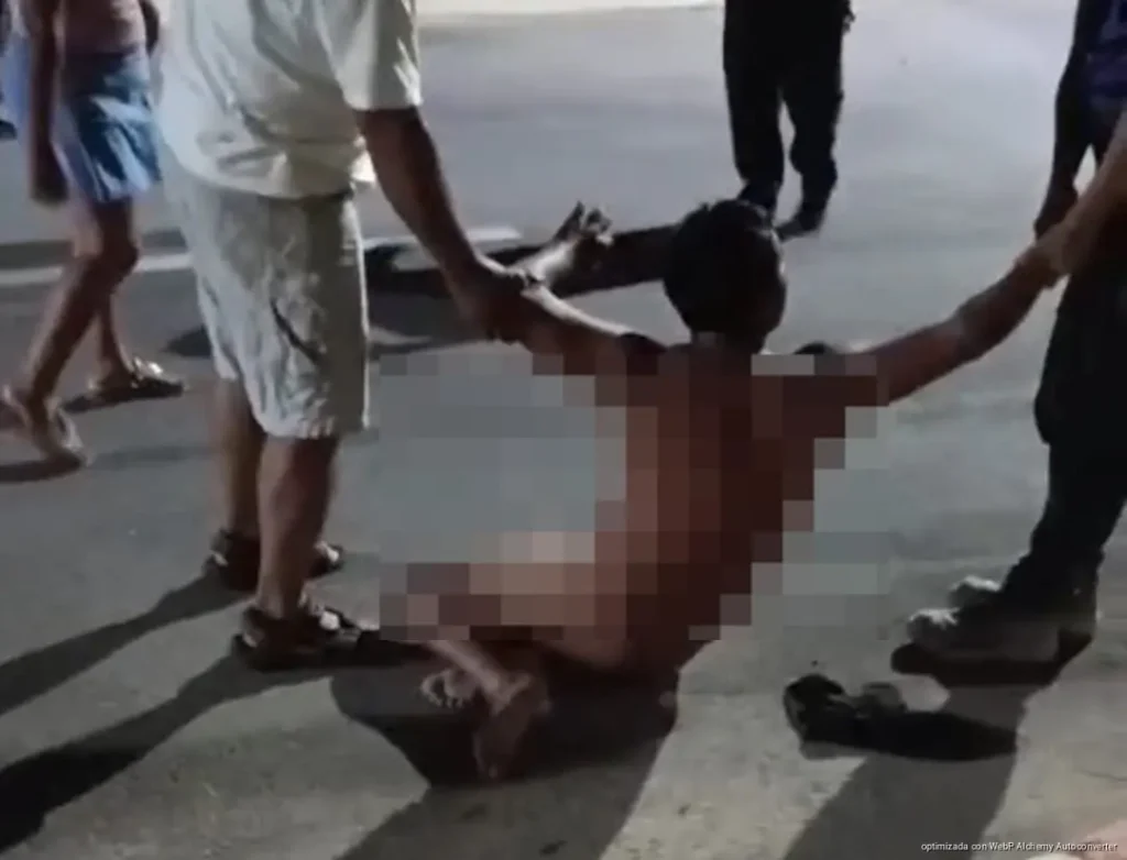 Vecinos retienen a hombre señalado por posible abuso contra menor en Cancún