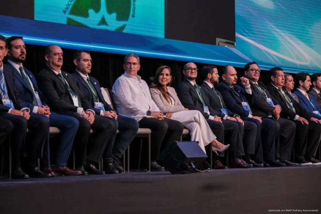 Mara Lezama reúne en Cancún a especialistas de 13 países en cirugía de columna