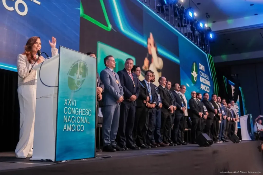 Mara Lezama reúne en Cancún a especialistas de 13 países en cirugía de columna