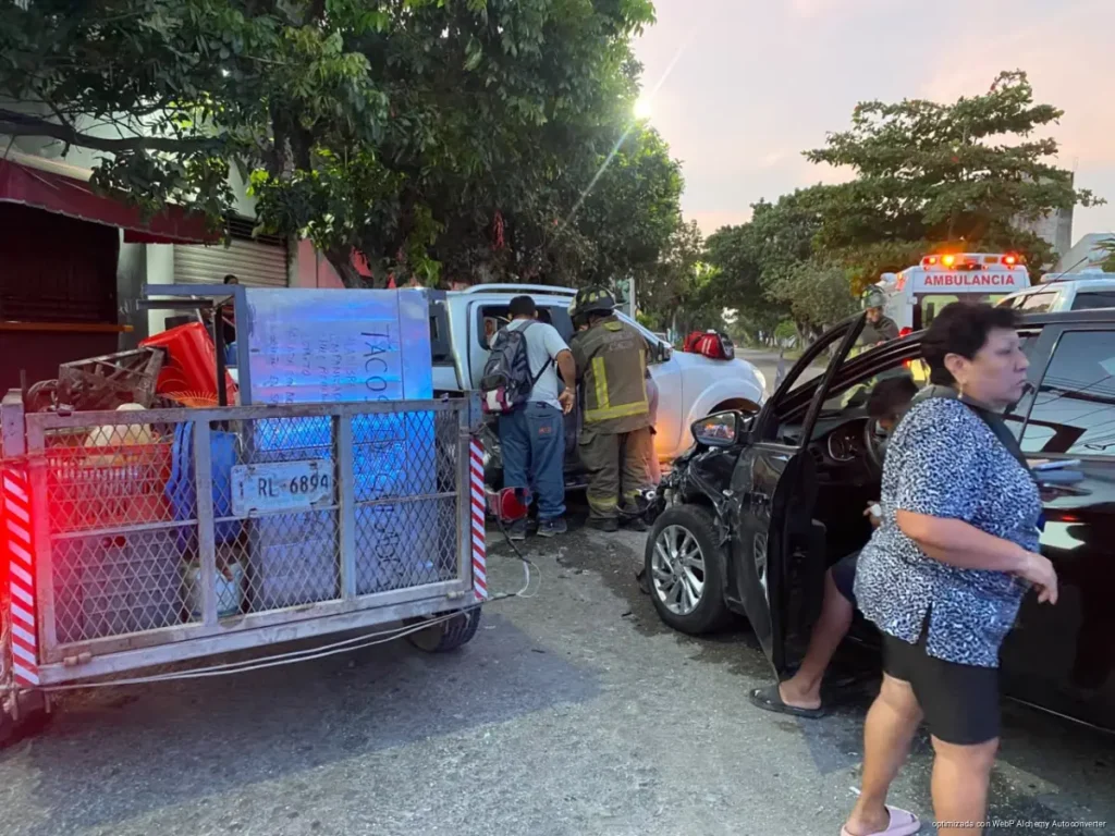Choque en Nichupté deja dos lesionados y moviliza a Bomberos en Cancún
