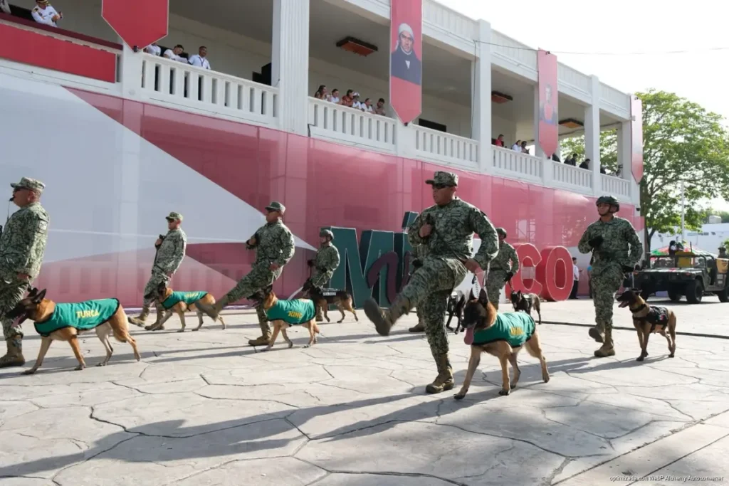 Mara Lezama encabeza desfile en Chetumal por las fiestas patrias