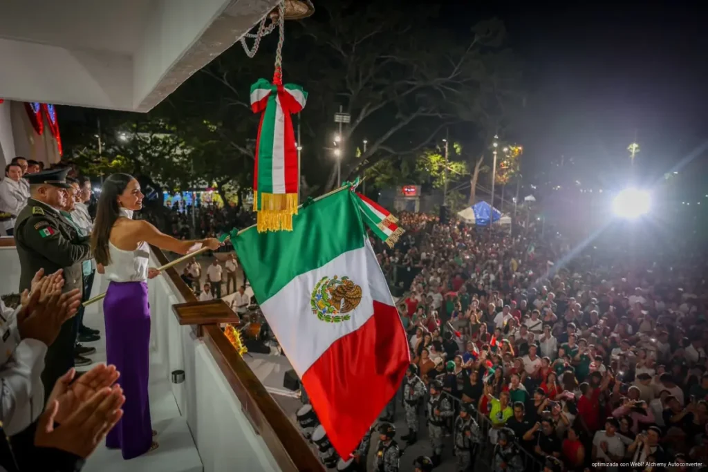 Regresa Ana Paty al Ayuntamiento, encabeza el grito de independencia en Cancún