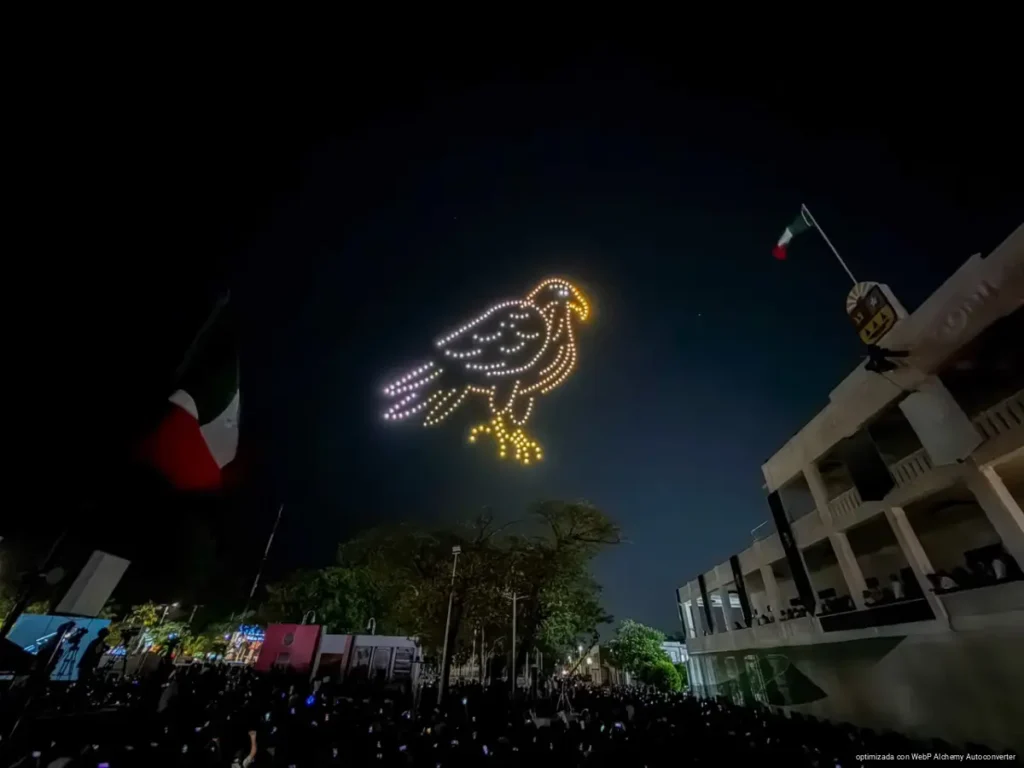 Mara Lezama encabeza el Grito de Independencia ante familias reunidas en Chetumal