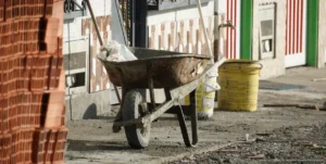Lluvias retrasan obras mientras precios de materiales siguen estables en José María Morelos Lluvias retrasan obras mientras precios de materiales siguen estables en José María Morelos