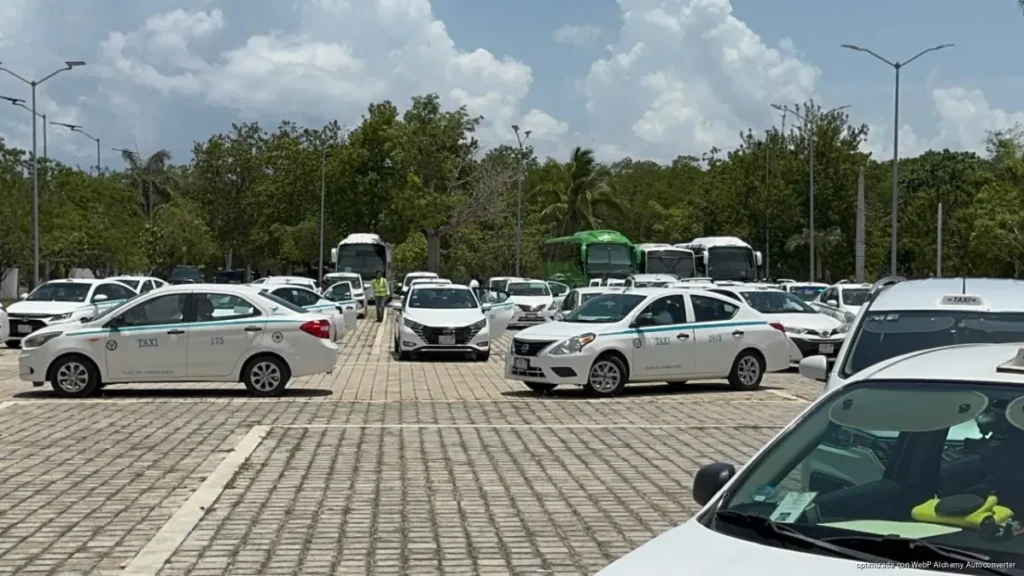 Aumentan vehículos de transporte por aplicación sin regularizarse en Playa del Carmen