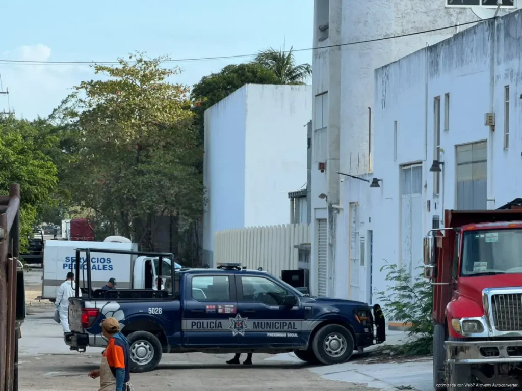 Taxista es hallado sin vida dentro de su unidad en la Bonfil