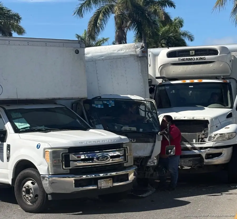 Volcadura provoca dos horas de tráfico en la carretera 307 hacia Puerto Morelos Volcadura provoca dos horas de tráfico en la carretera 307 hacia Puerto Morelos
