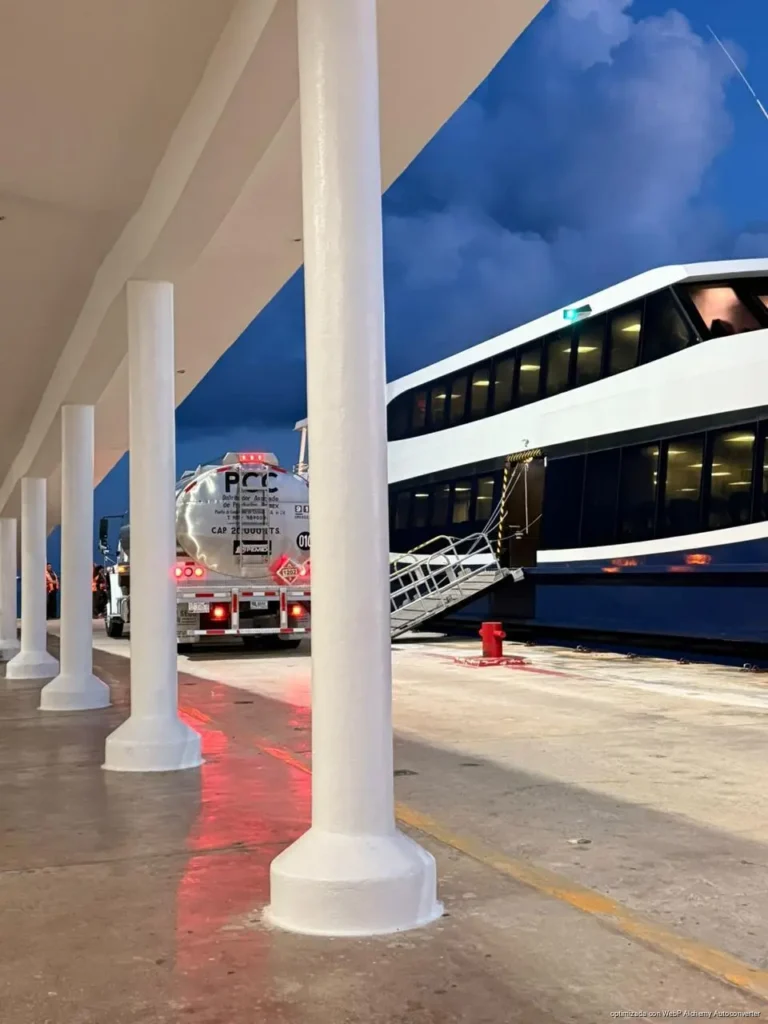 Cozumel registra segundo incidente entre Ultramar y Xcaret Xailing en el Muelle Fiscal