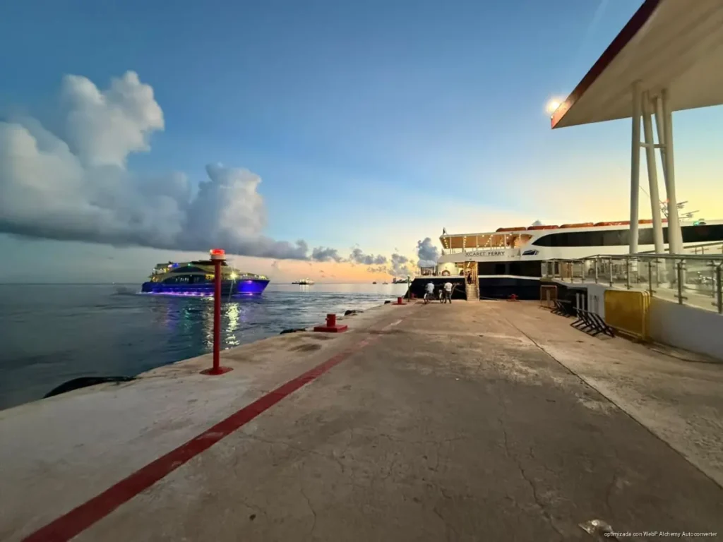 Cozumel registra segundo incidente entre Ultramar y Xcaret Xailing en el Muelle Fiscal