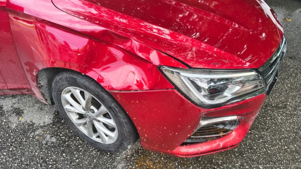 Choque en Playa del Carmen deja motociclista lesionado por pozole hirviendo