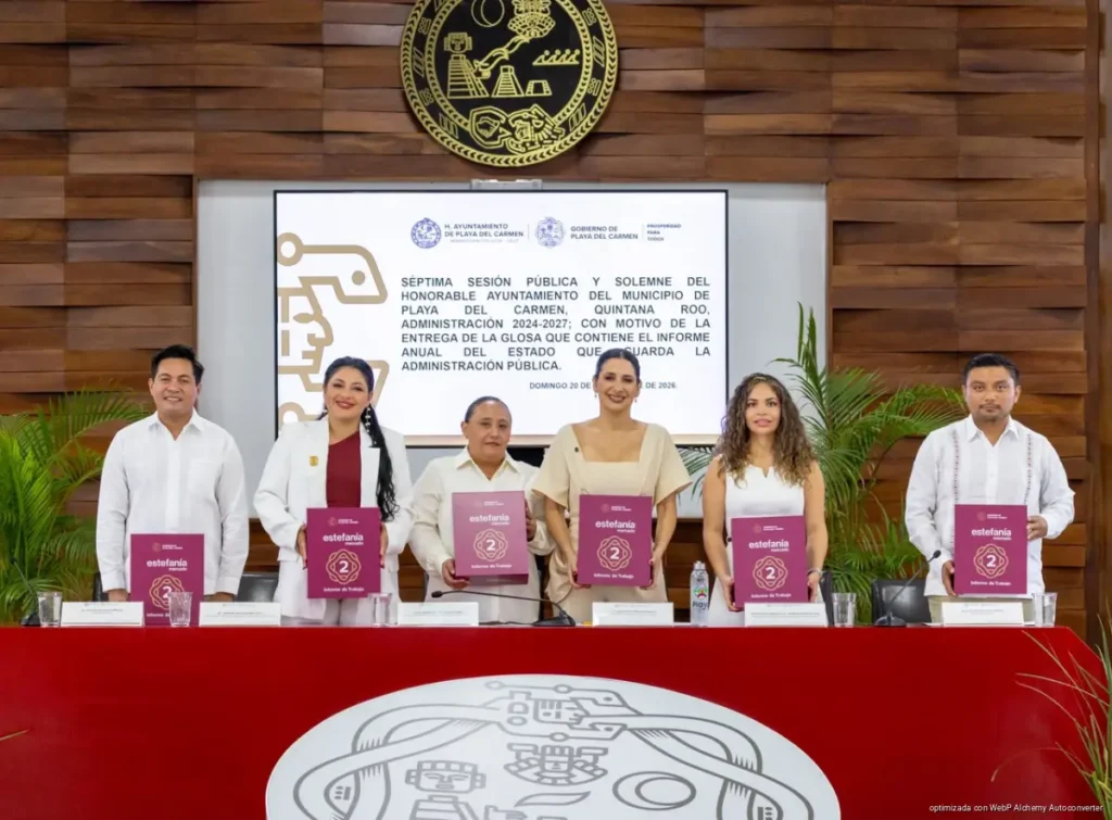 Estefanía Mercado entrega la glosa de su Segundo Informe de Gobierno Estefanía Mercado entrega la glosa de su Segundo Informe de Gobierno