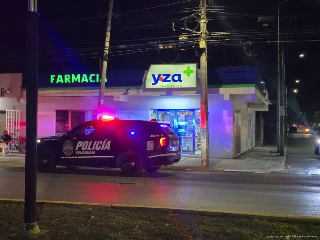 Encierran a empleada durante robo a farmacia Yza en Playa del Carmen