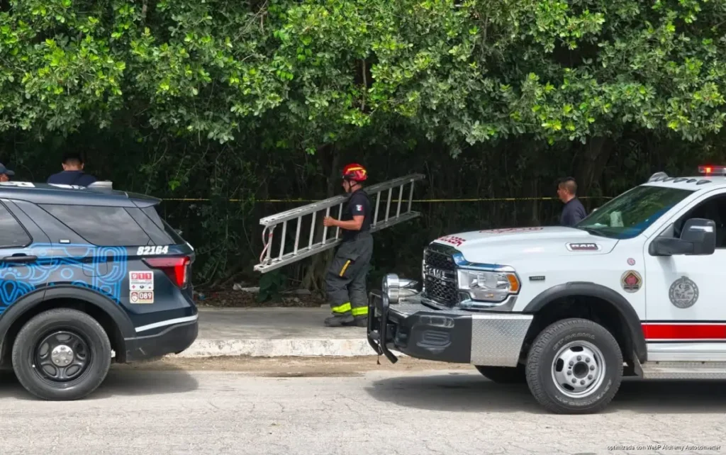 Localizan a un hombre sin vida cerca del Arco Vial en Playa del Carmen