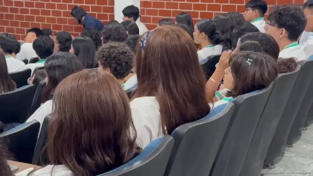 Playa del Carmen aplicará restricción de celulares en escuelas y prevén resistencia inicial de alumnos Playa del Carmen aplicará restricción de celulares en escuelas y prevén resistencia inicial de alumnos