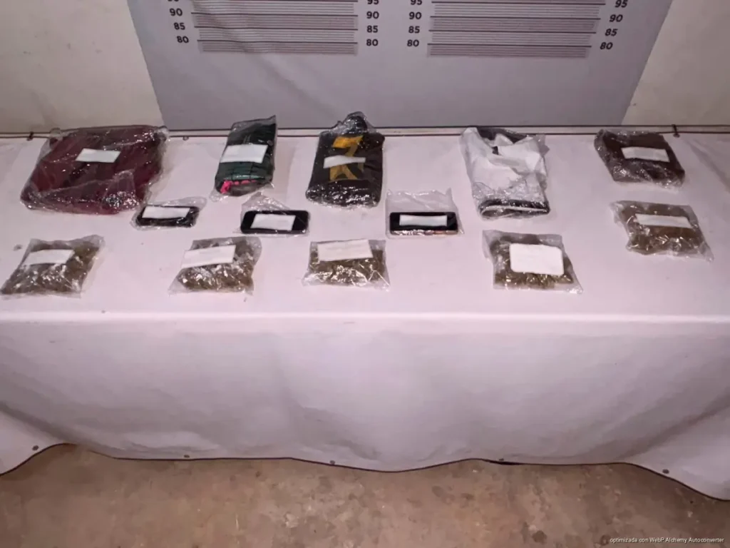 Cinco detenidos en Tulum quedan bajo investigación por sustancias y posible vínculo con robo a llantera