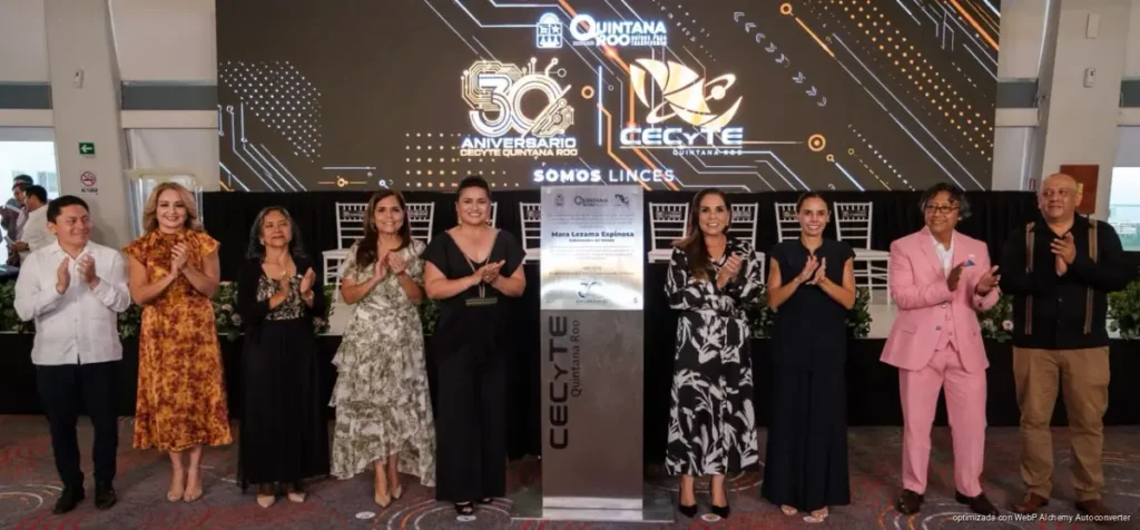CECyTE Quintana Roo reconoce a 73 trabajadores por sus años de servicio