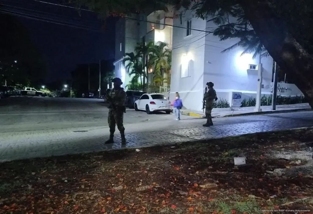 Coordinador de la Policía Turística de Cancún queda a disposición de autoridades federales tras operativo