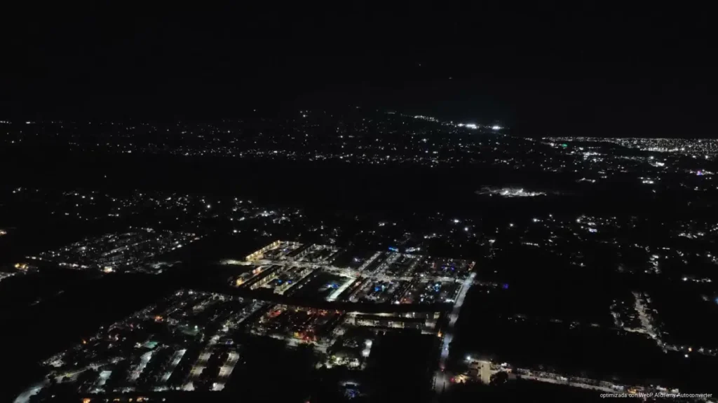 Apagón en Cancún afecta amplias zonas tras falla en líneas de CFE