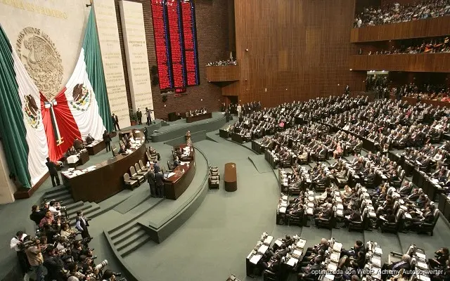 Morena y aliados aprueban en comisión prohibir candidaturas presidenciales a mexicanos con doble nacionalidad Morena y aliados aprueban en comisión prohibir candidaturas presidenciales a mexicanos con doble nacionalidad