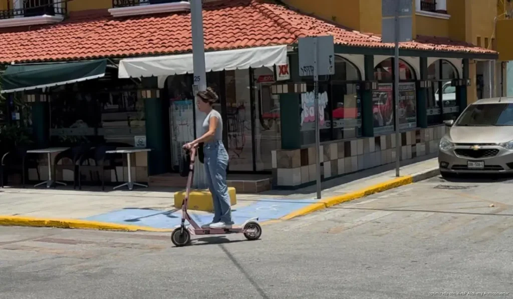 Scooters tendrían restricciones en avenidas y mototaxis operarían por zonas en Playa del Carmen Scooters tendrían restricciones en avenidas y mototaxis operarían por zonas en Playa del Carmen
