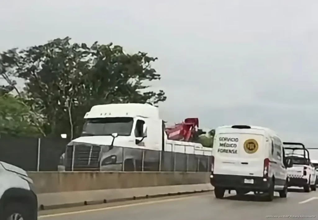 Accidente en autopista Playa del Carmen–Mérida deja una víctima y tráfico en un carril