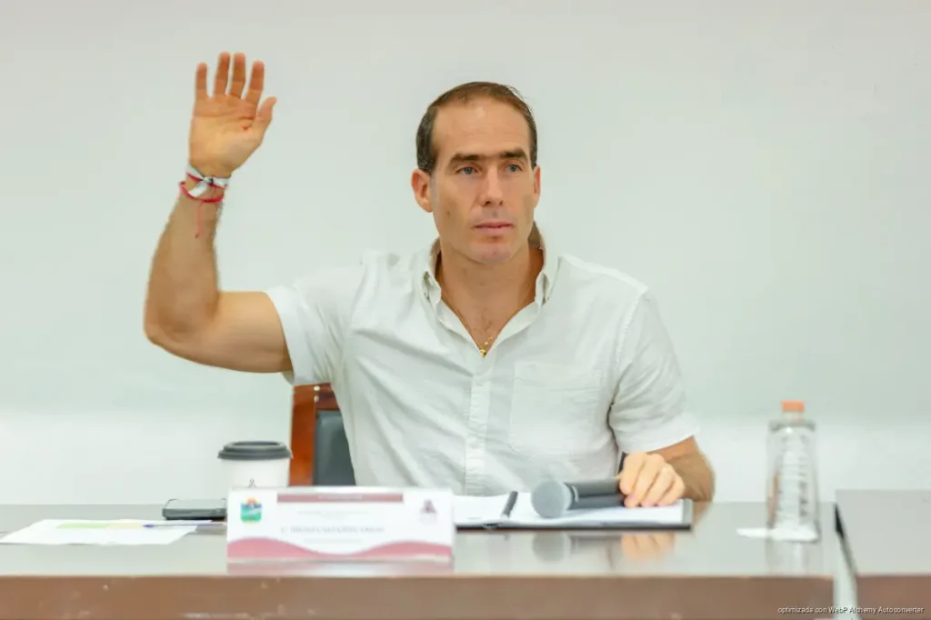 David Manances deja la primera regiduría de Tulum por 60 días