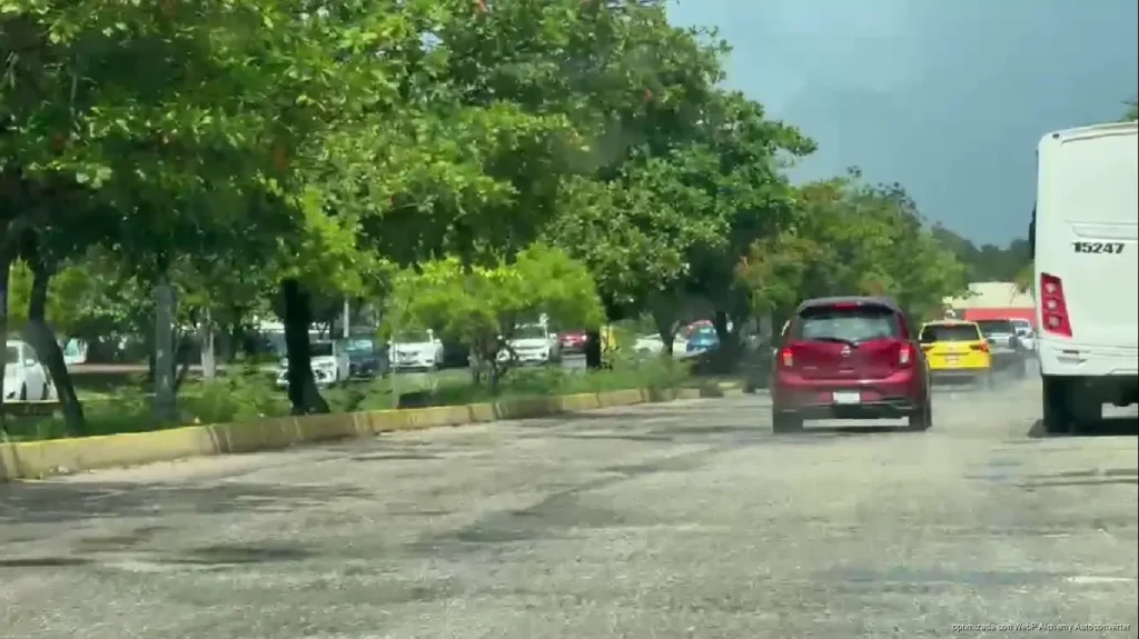 Lluvias dejan baches en Playa del Carmen y afectan hasta 8% de las vialidades Lluvias dejan baches en Playa del Carmen y afectan hasta 8% de las vialidades