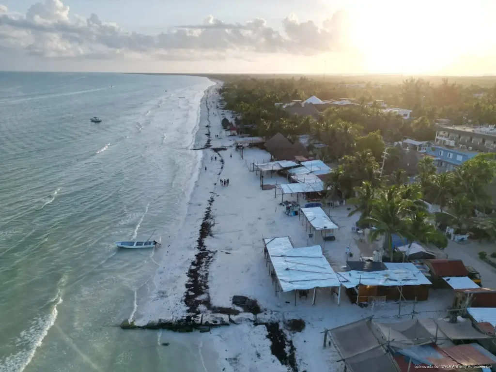 Holbox aporta recursos para sostener servicios en 40 comunidades de Lázaro Cárdenas Holbox aporta recursos para sostener servicios en 40 comunidades de Lázaro Cárdenas