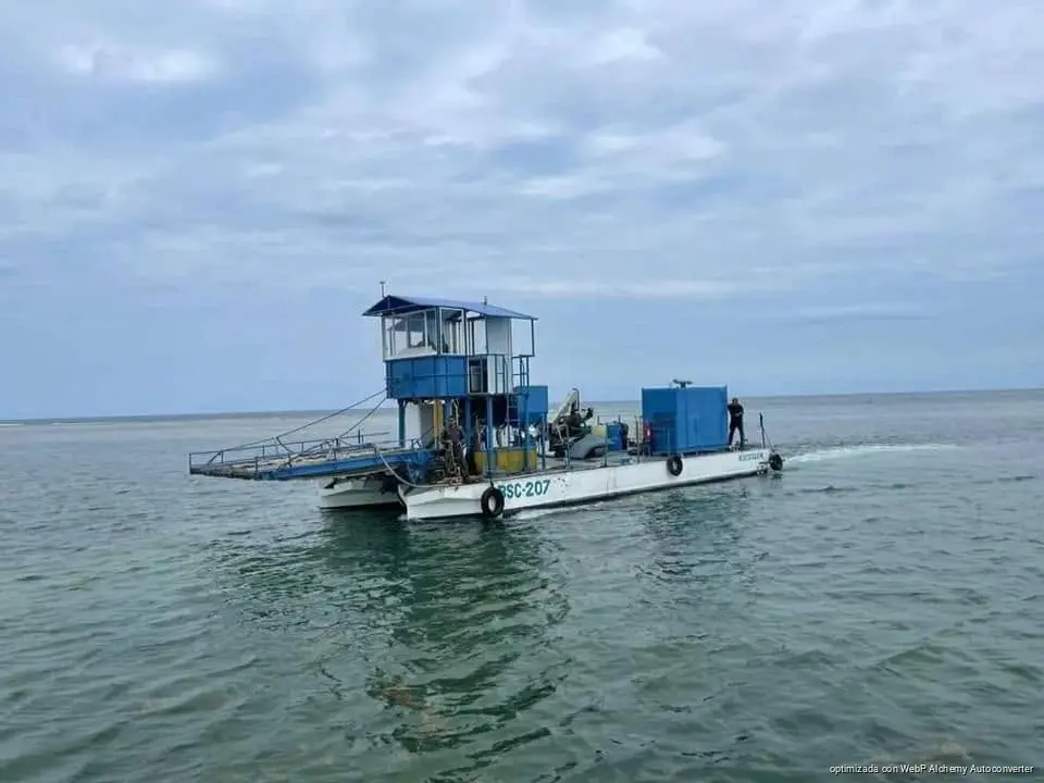 Puerto Aventuras recibirá embarcación de Marina para recolectar sargazo