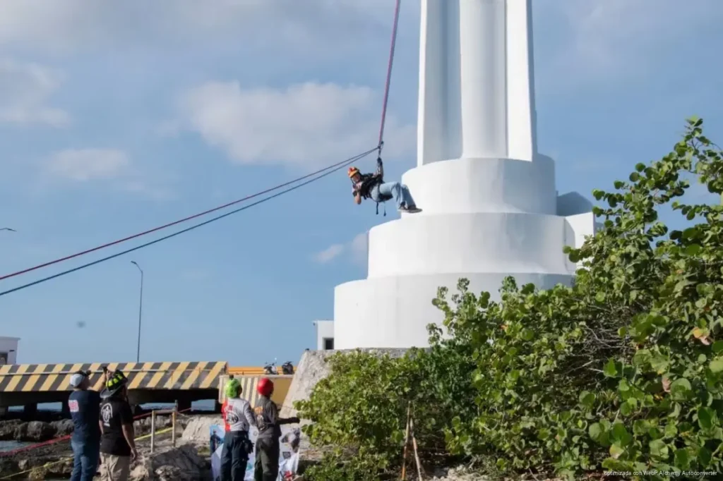 Cinco bomberos de Cozumel viajarán a Houston para reforzar su capacitación Cinco bomberos de Cozumel viajarán a Houston para reforzar su capacitación
