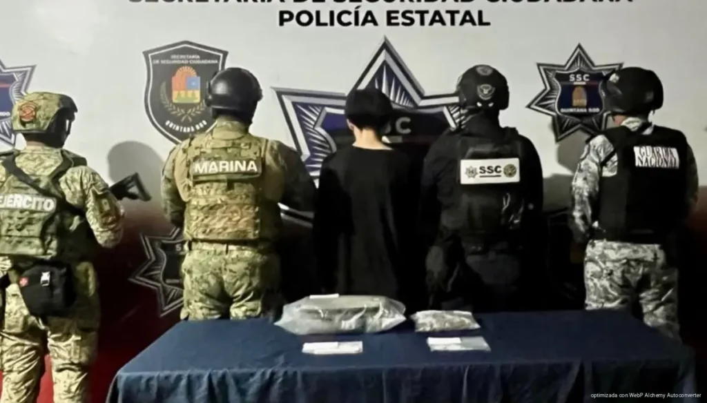 Aseguran 65 bolsitas de presuntas drogas durante revisión a un adolescente en Cancún