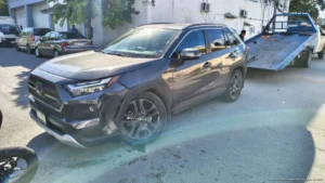 Motociclista resulta lesionado en choque con camioneta en Playa del Carmen