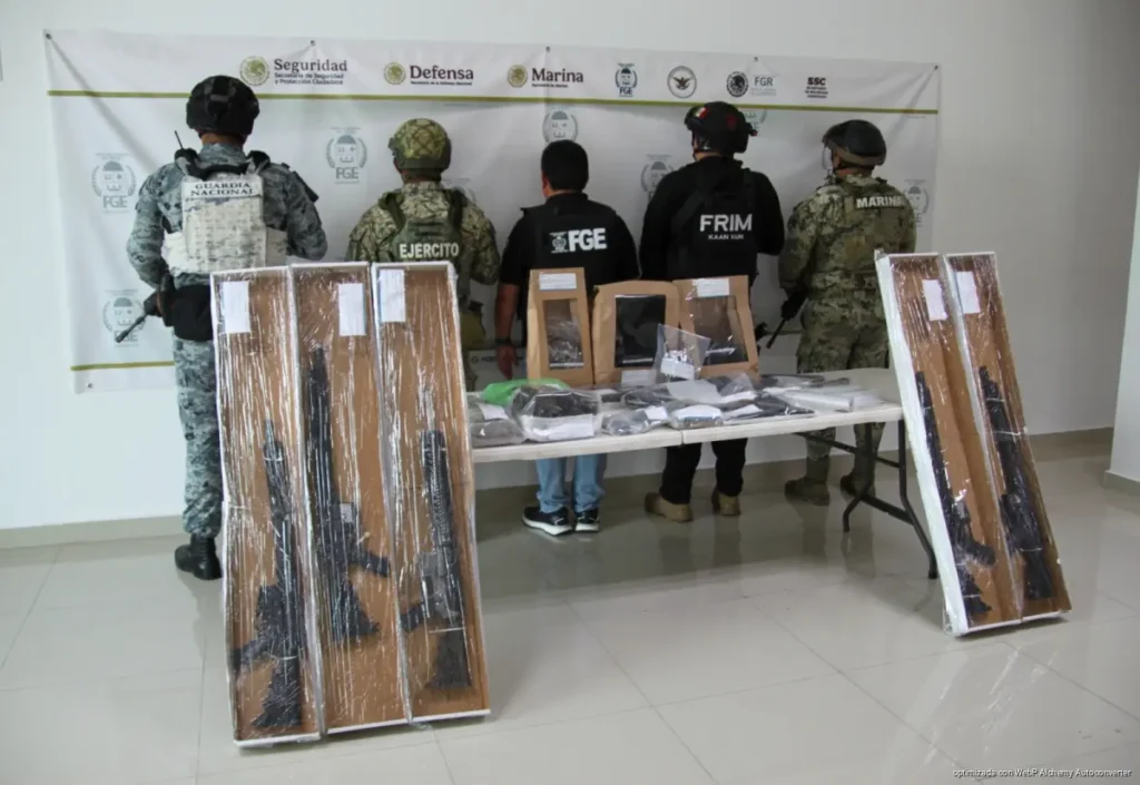 Aseguran armas y miles de cartuchos en dos cateos en Cancún