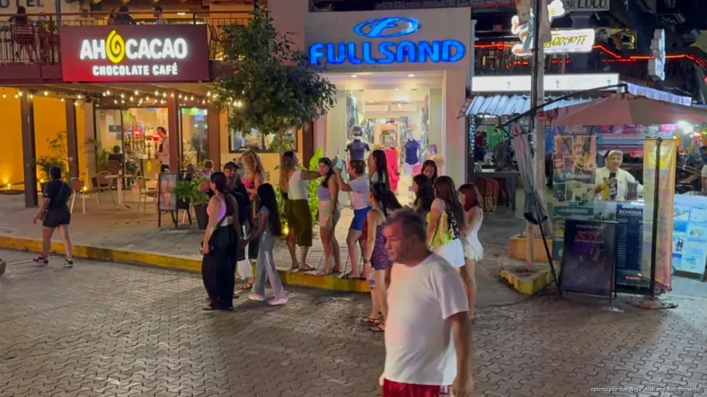 En Playa del Carmen analiza ampliar horarios de negocios turísticos ante baja recaudación En Playa del Carmen analiza ampliar horarios de negocios turísticos ante baja recaudación