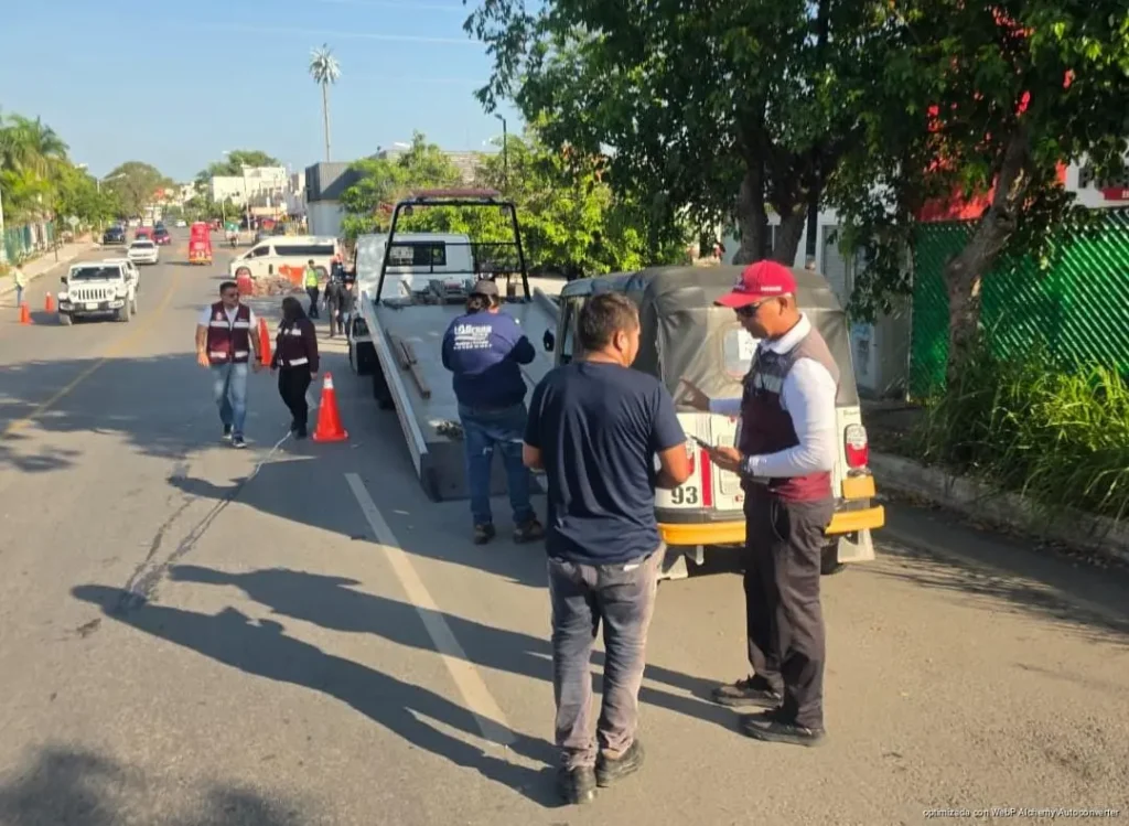 Retiran cuatro mototaxis por documentación incompleta en Puerto Aventuras Retiran cuatro mototaxis por documentación incompleta en Puerto Aventuras