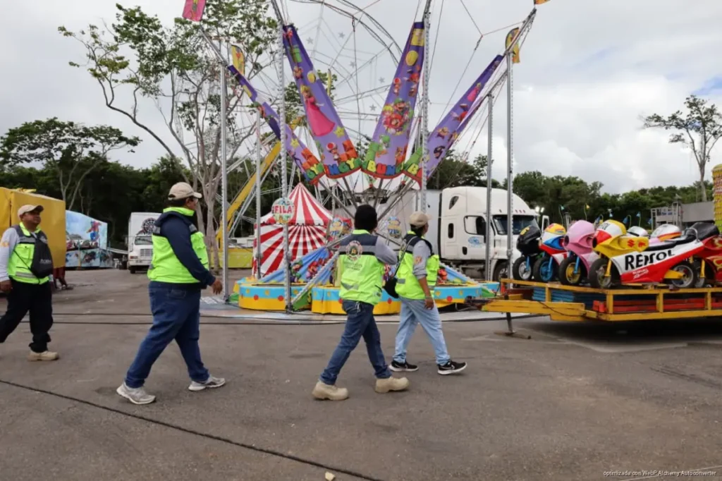 Revisan juegos mecánicos y puestos de comida antes de la Expofer en Chetumal