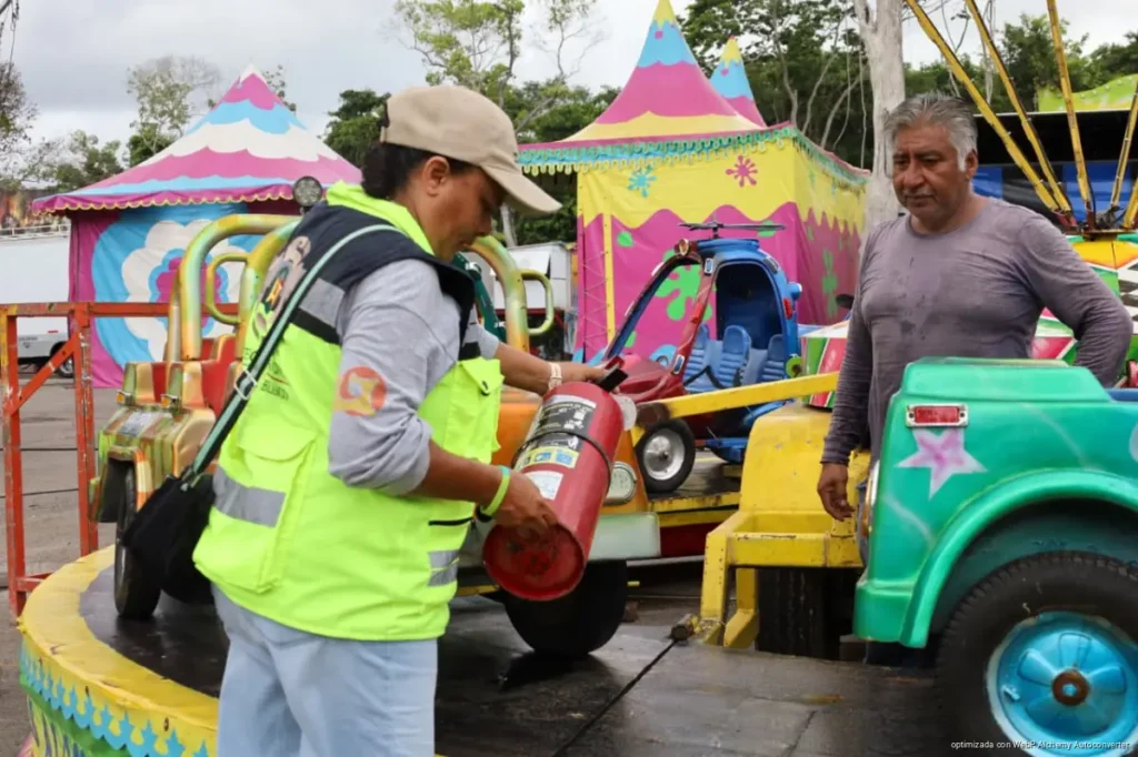 Revisan juegos mecánicos y puestos de comida antes de la Expofer en Chetumal