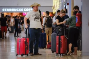 Aeropuertos de Cancún y Tulum registran 800 mil pasajeros menos en 2026, una caída del 7% que preocupa al sector turístico de Quintana Roo.