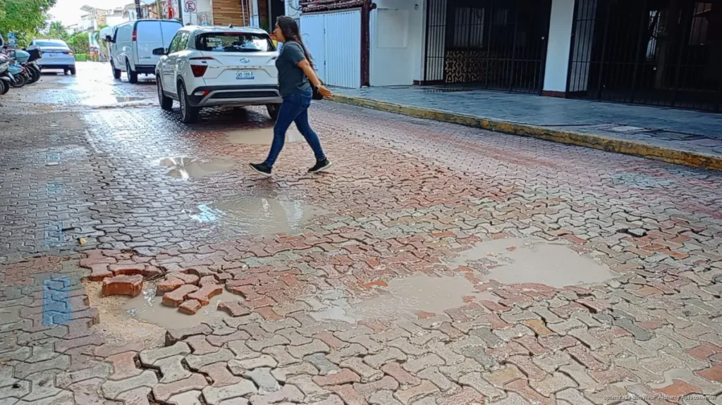Destinan 66.5 millones de pesos a calles de Playa del Carmen ante daños por 2 mil millones Destinan 66.5 millones de pesos a calles de Playa del Carmen ante daños por 2 mil millones