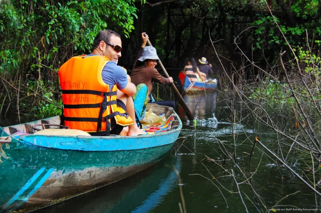 Maleza en carretera Nuevo Xcan-Cobá pone en riesgo el turismo ecoturístico en Lázaro Cárdenas