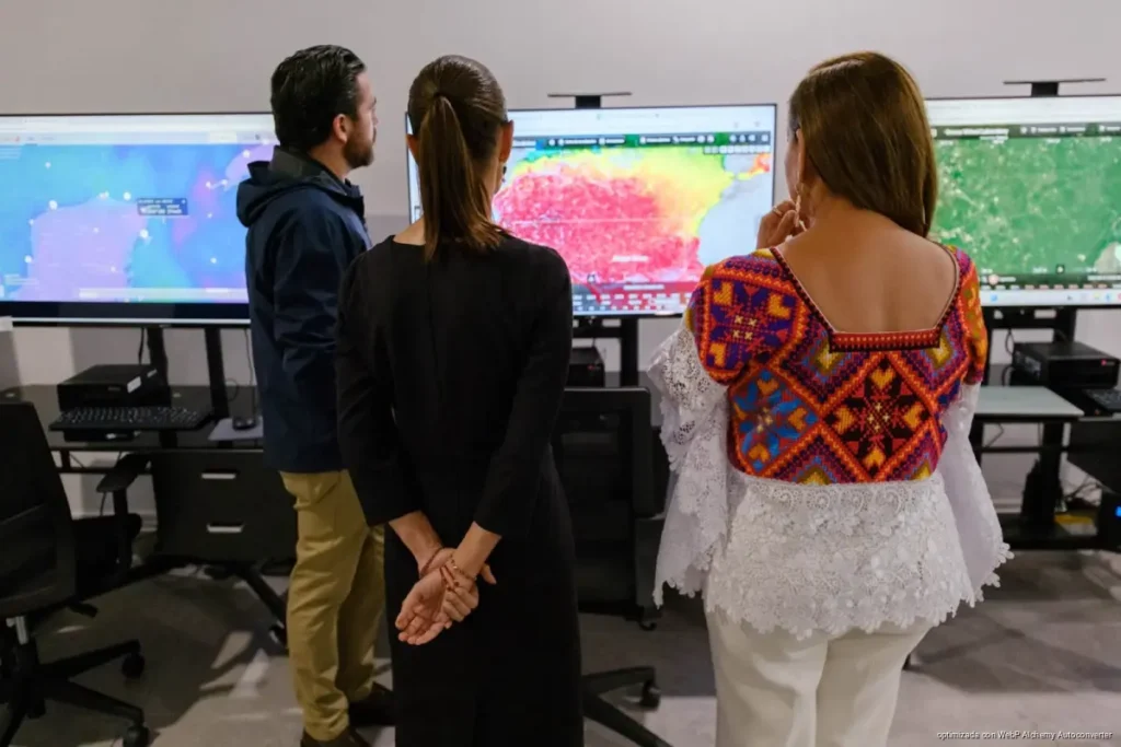 Recorre Sheinbaum centro de monitoreo de sargazo en Chetumal para anticipar recales